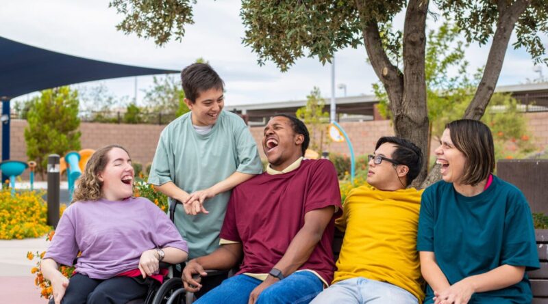 Imagem inclusiva com pessoas com deficiência