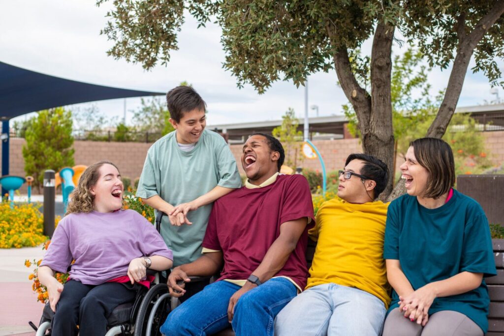 Imagem inclusiva com pessoas com deficiência